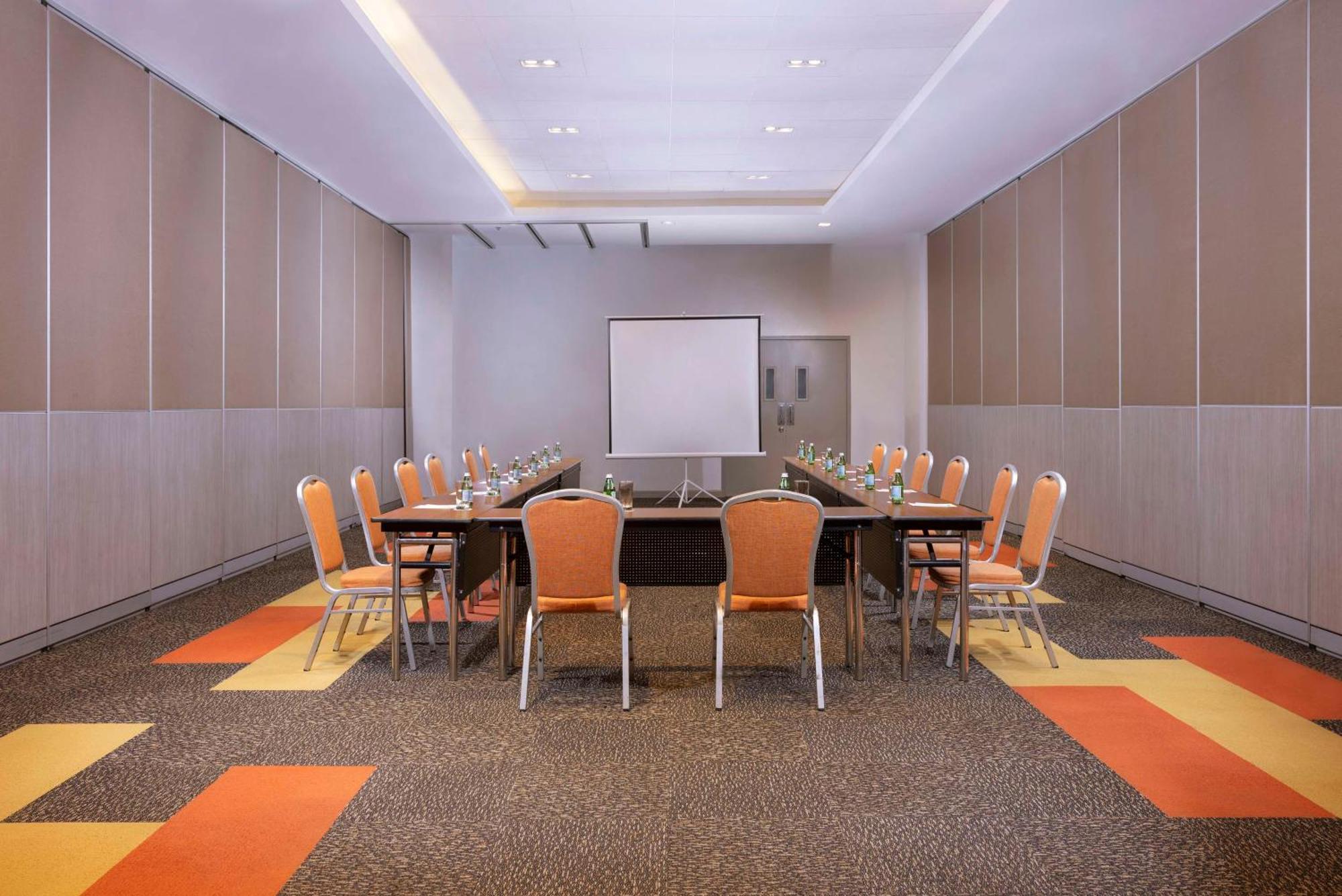 Park Inn By Radisson Iloilo Экстерьер фото