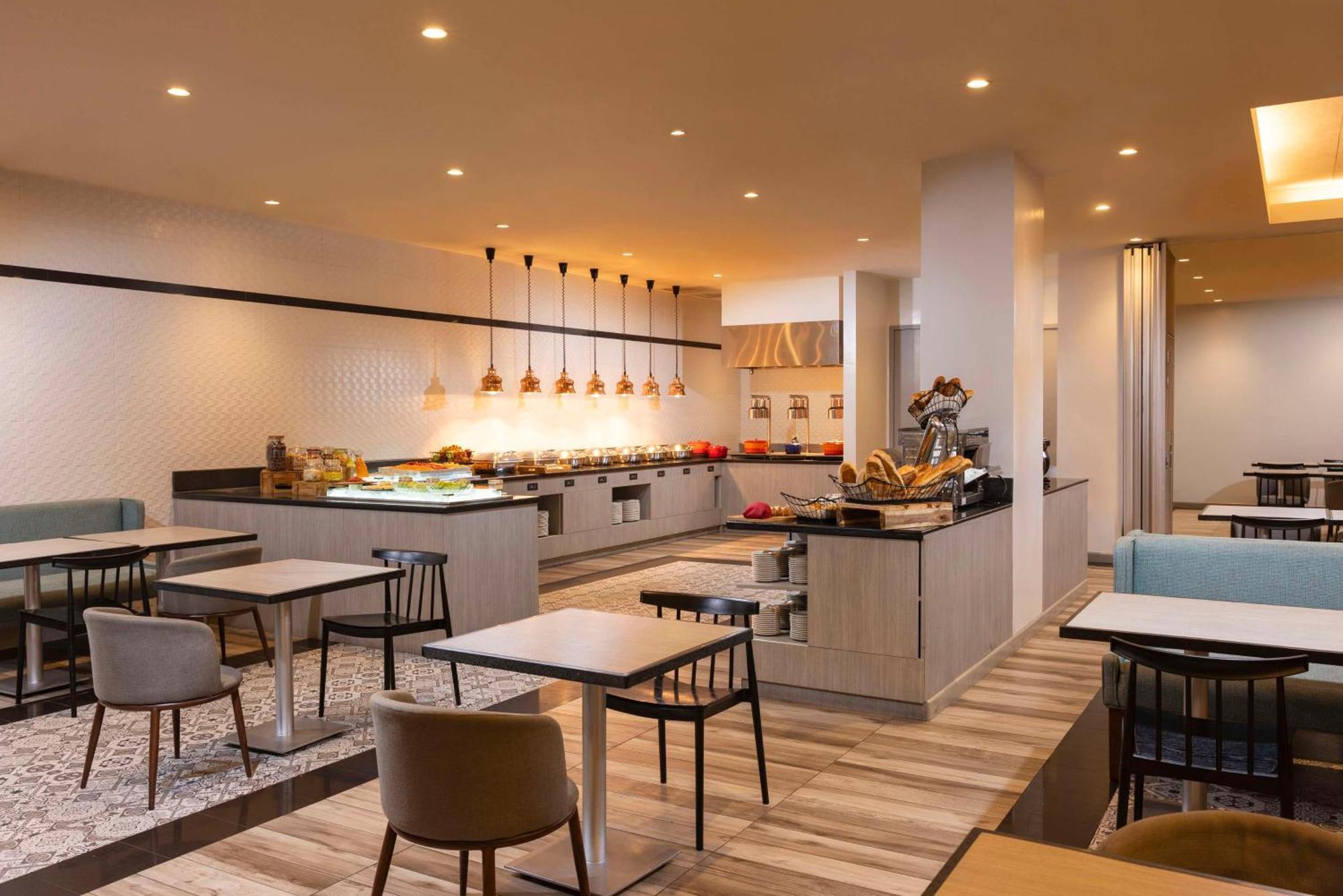Park Inn By Radisson Iloilo Экстерьер фото